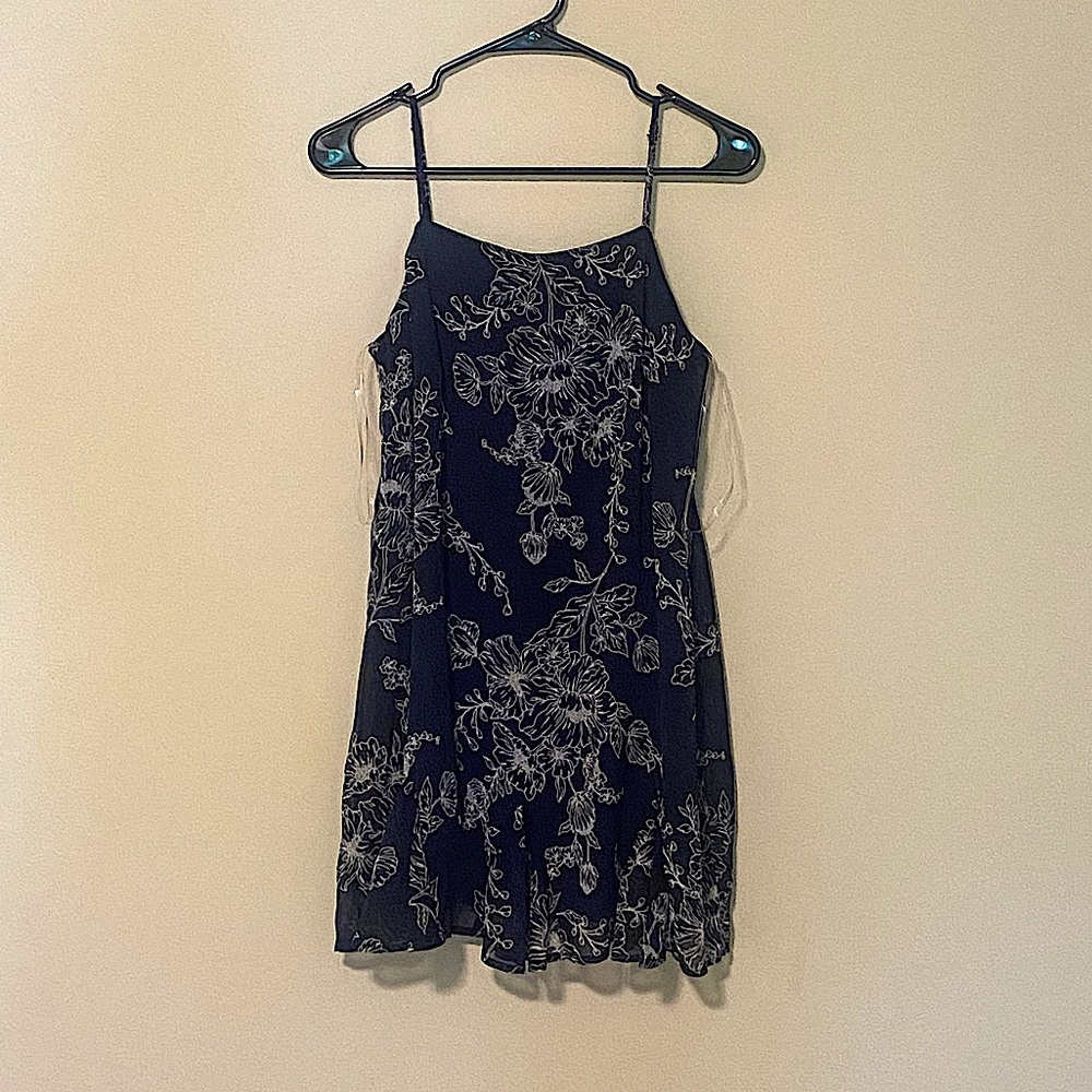 NWT Sleeveless mini summer dress, navy with white floral